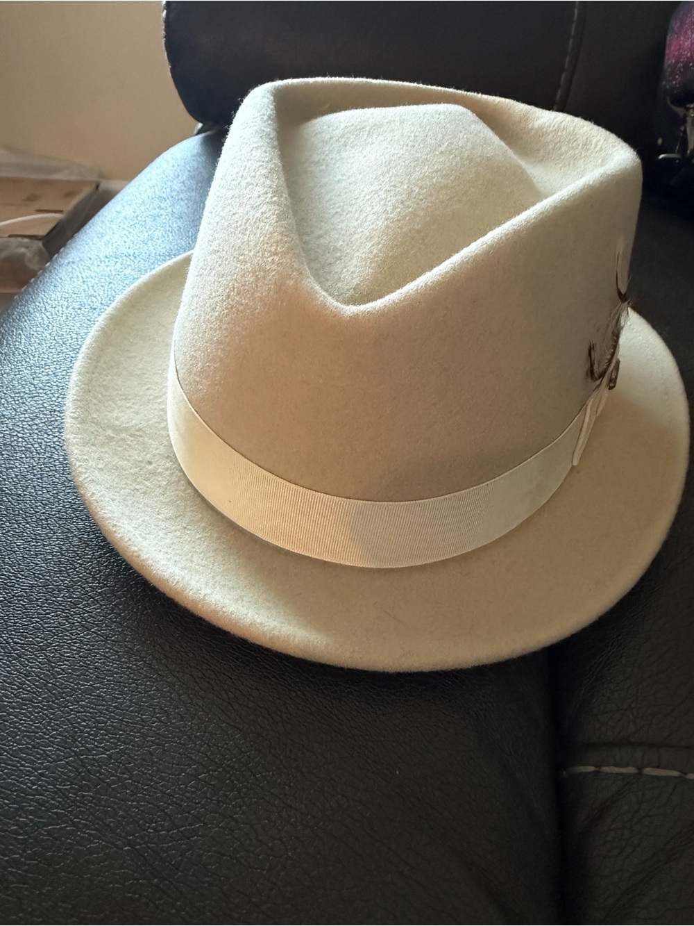 Bailey of Hollywood cream-colored wool felt dress hat - Picture 2 of 11